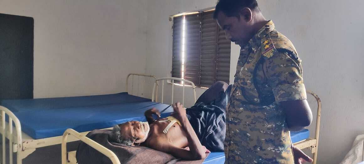 65 वर्षीय व्यक्ति ने स्वयं को चाकू मारकर किया घायल