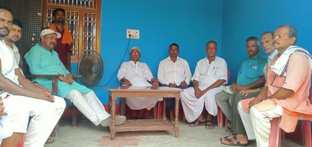 विधायक ने जनसंपर्क अभियान चलाकर कल्याणकारी योजनाओं की दी जानकारी