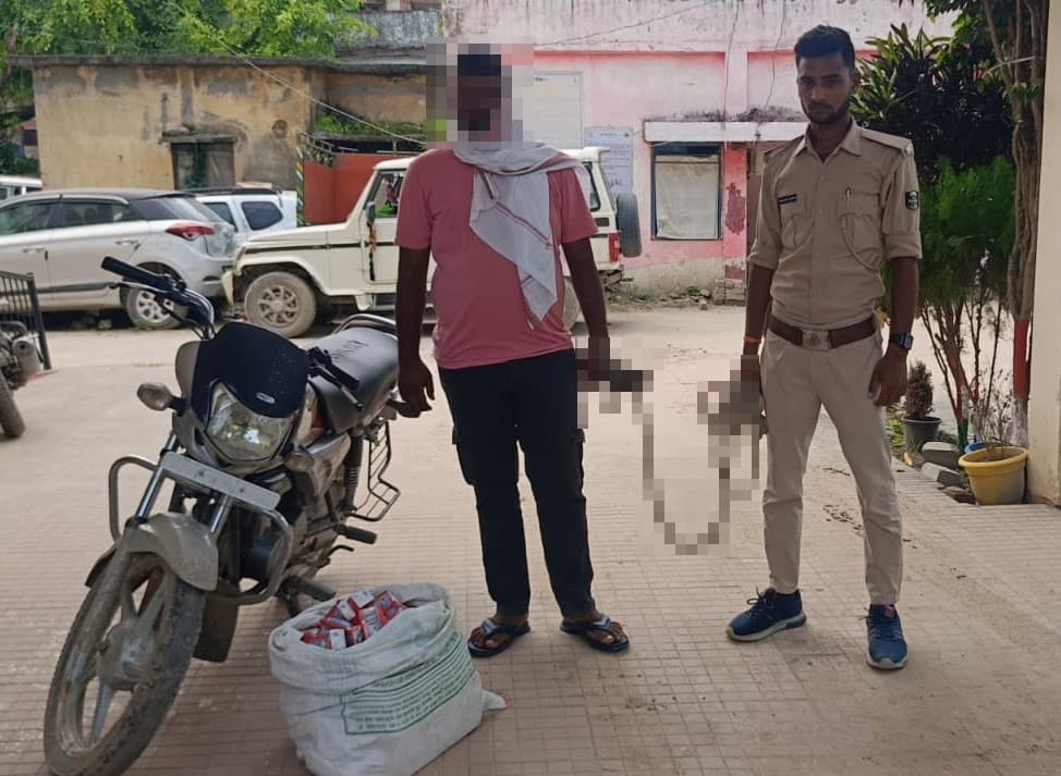 कटेया में चोरी की दो बाइकों व शराब के साथ दो गिरफ्तार