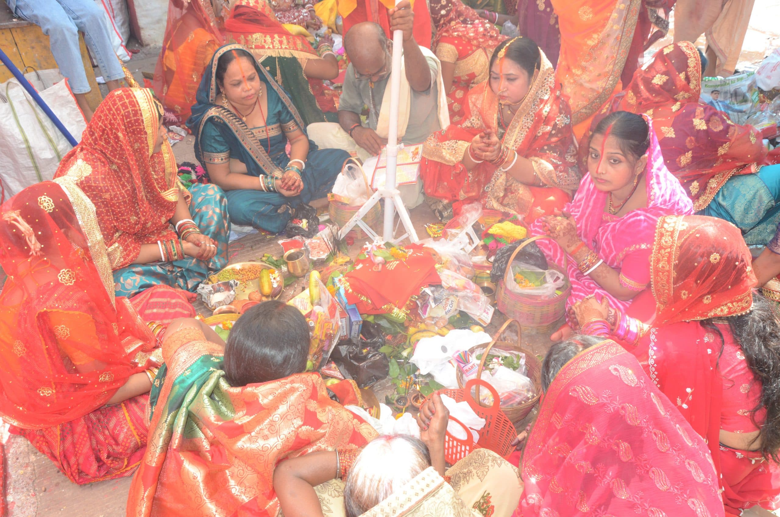 Deoghar News : सुहागिनों ने बाबा भोले से मांगी पति की दीर्घायु