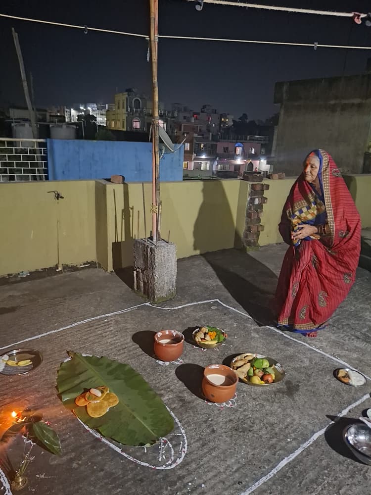 Ranchi News : चंदा मामा को अर्घ देकर मनाया चौठ चंद्र