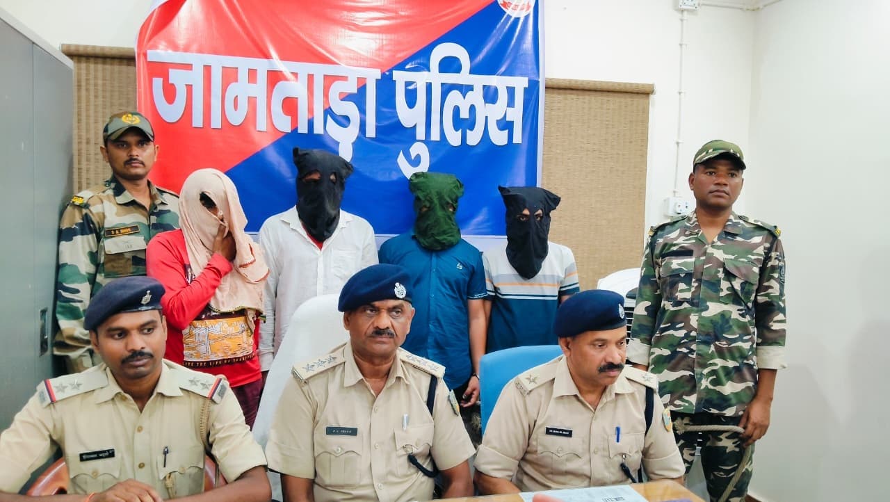 दो सगे भाई समेत चार साइबर आरोपी गिरफ्तार, 1.11 लाख की नकदी जब्त