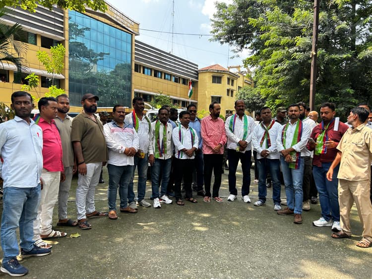 आजसू ने सौंपा डीसी को ज्ञापन, सुधार नहीं होने पर पीआईएल दर्ज करने की चेतावनी