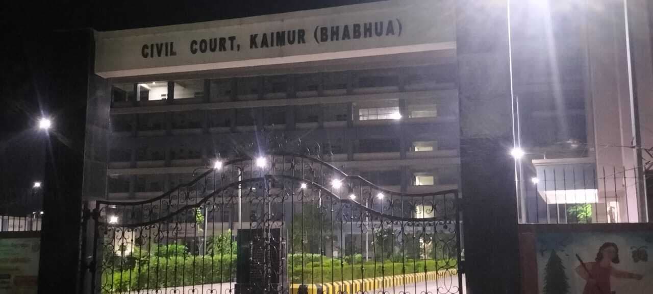 कुदरा के सब इंस्पेक्टर पर कोर्ट ने लगाया  "5000 का जुर्माना