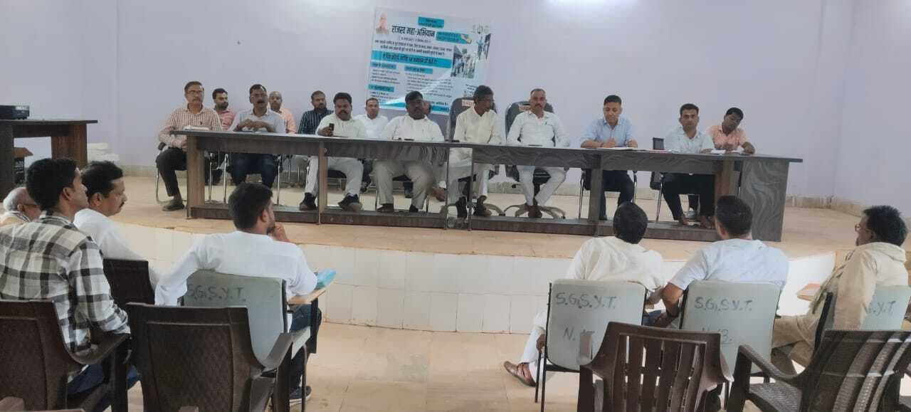 राजस्व महाअभियान में सरकारी कर्मी ठीक से नहीं कर रहे काम