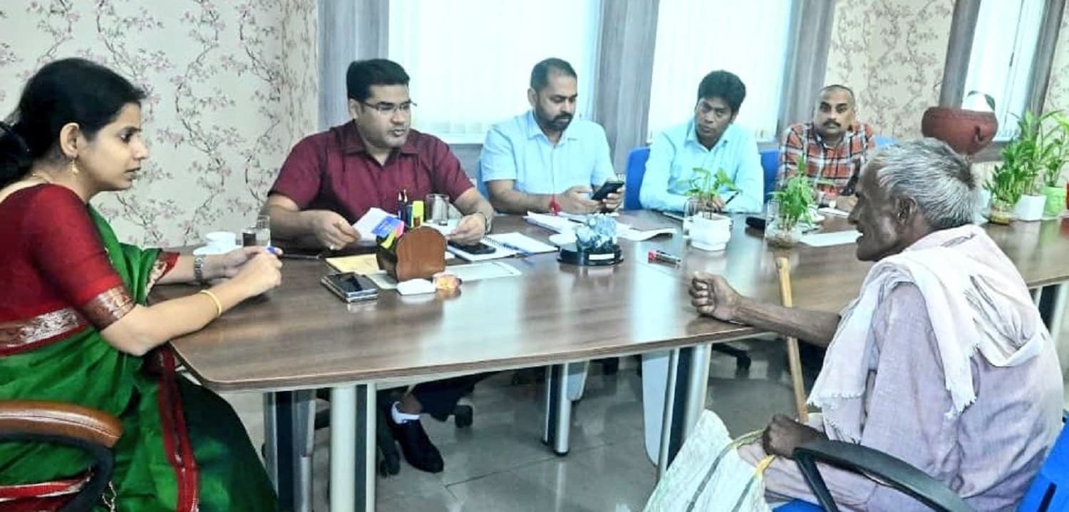 Bokaro News : जनता दरबार में आये 42 आवेदन, कई मामलों का निष्पादन