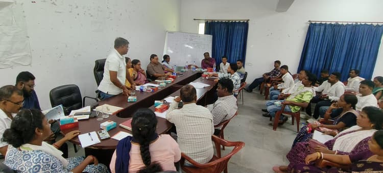 Seraikela Kharsawan News : राजनगर. प्रखंड कार्यालय में पंचायत समिति की बैठक में कई मुद्दों पर हुई चर्चा