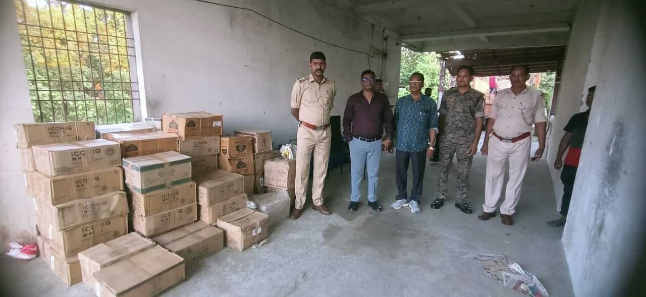 Bokaro News : मिनी शराब फैक्ट्री का भंडाफोड़, 125 पेटी शराब जब्त