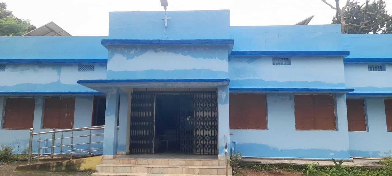 Chaibasa News : कंपाउंडर के भरोसे मरीज, स्वीपर करता है दवा वितरण