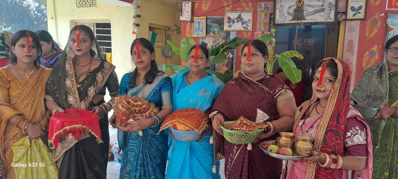 Giridih News: हर्षोल्लास व श्रद्धा से मनाया गया हरितालिका तीज का पर्व