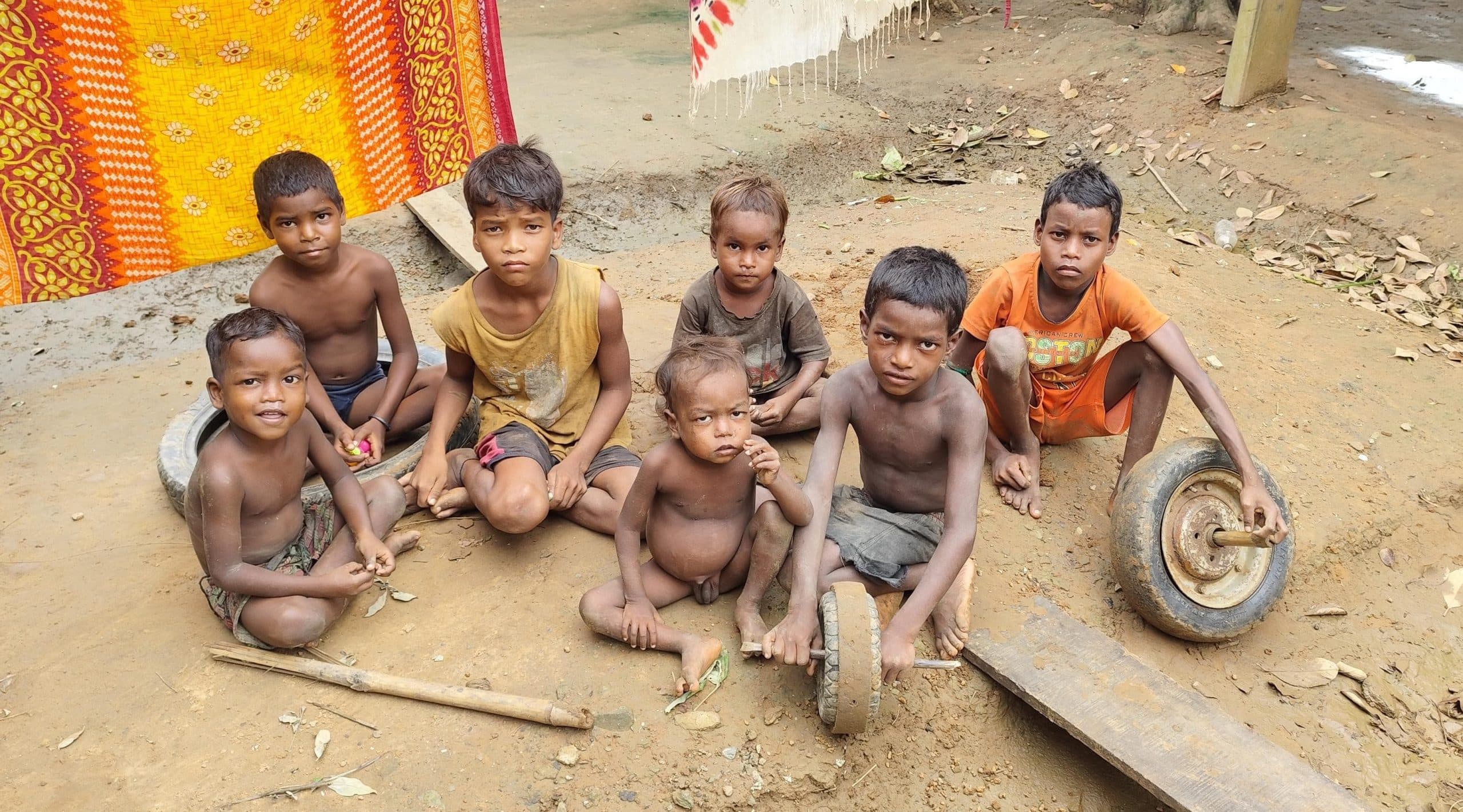 East Singhbhum News : कोरोना काल में घर में जन्मे 23 सबर बच्चे योजनाओं से हैं वंचित