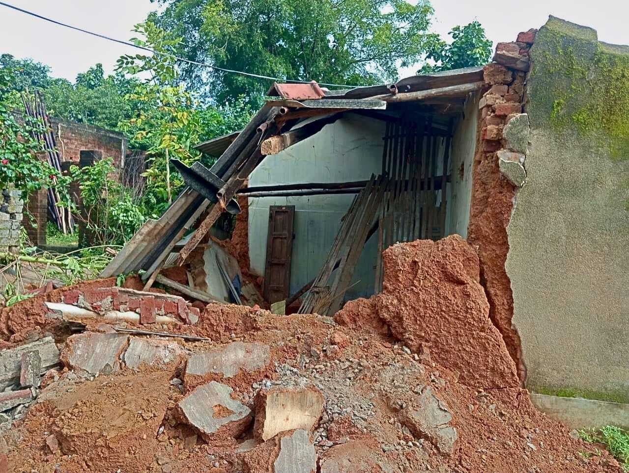 East Singhbhum News : बारिश से आधा दर्जन घर क्षतिग्रस्त