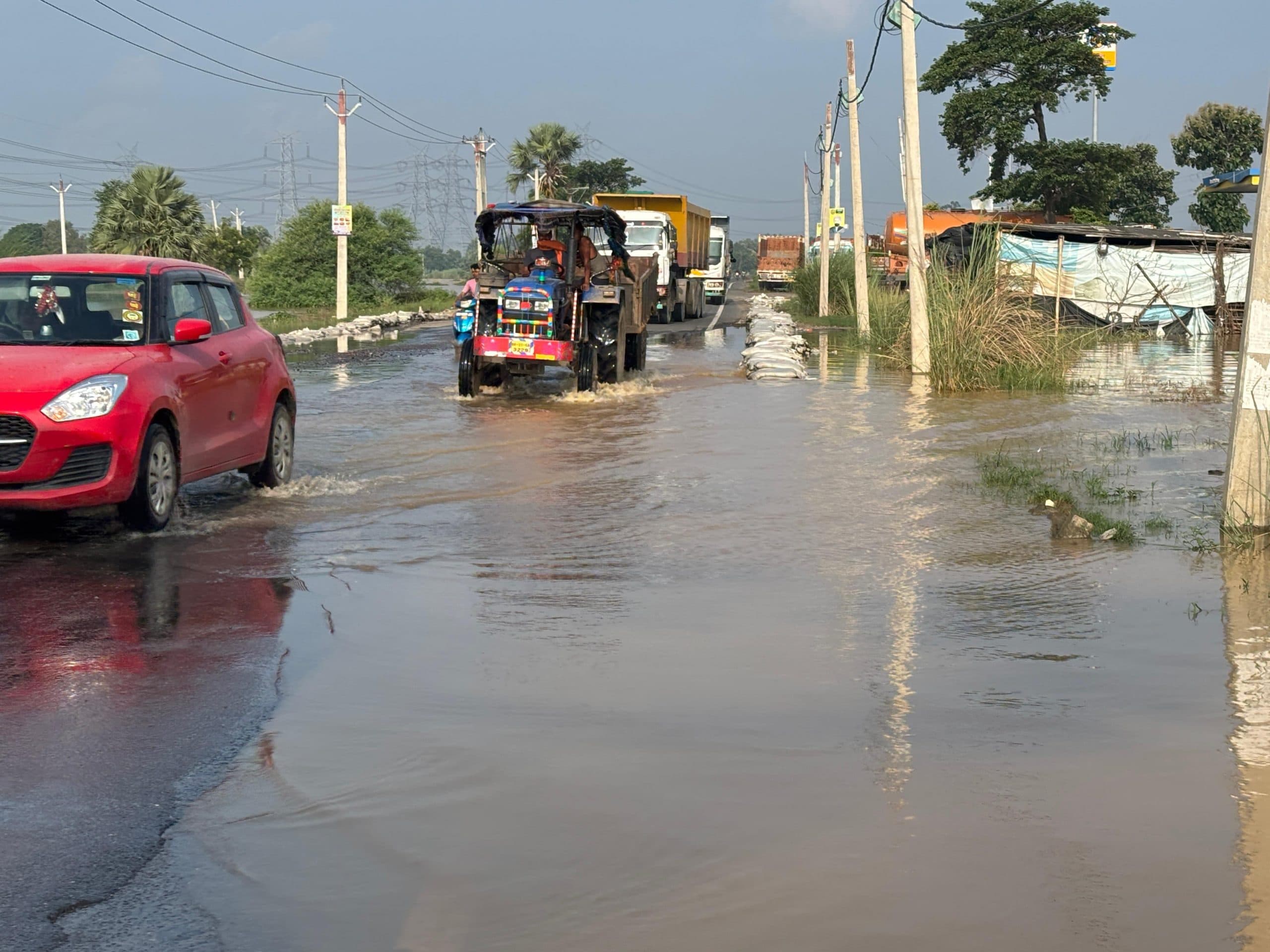 दनियावां-बिहारशरीफ एनएच 30 ए पर चढ़ा बाढ़ का पानी, कई गांव भी चपेट में