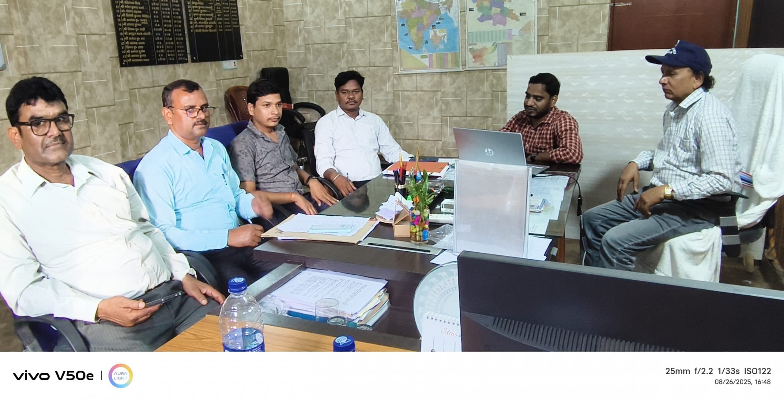 Giridih News: सीओ ने राजस्व कर्मचारियों के साथ बैठक कर कार्य में गति लाने का दिया निर्देश