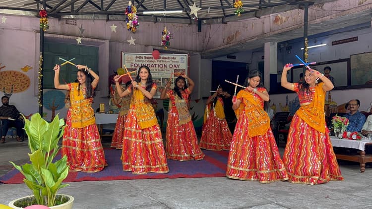 Bokaro News : केंद्रीय विद्यालय की छात्राओं ने नृत्य से बांधा समां