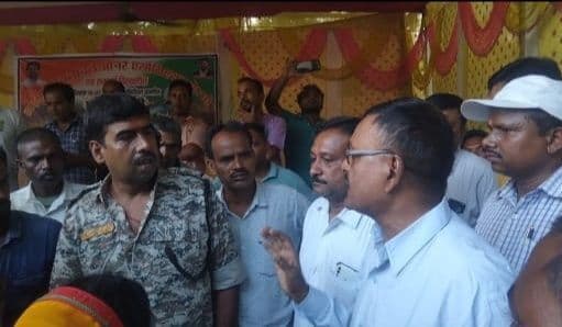 Bokaro News : ऐश पौंड के मजदूरों ने टेंट उखाड़ने की दी चेतावनी