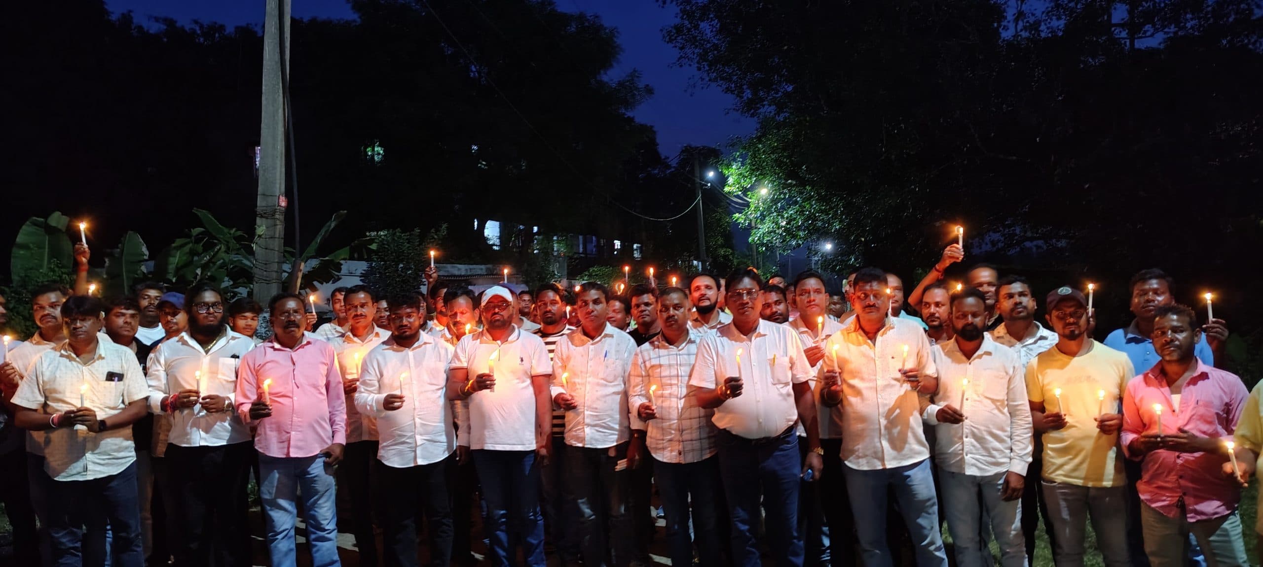 Bokaro News : गणेश महतो के शहादत दिवस की पूर्व संध्या पर कैंडल मार्च