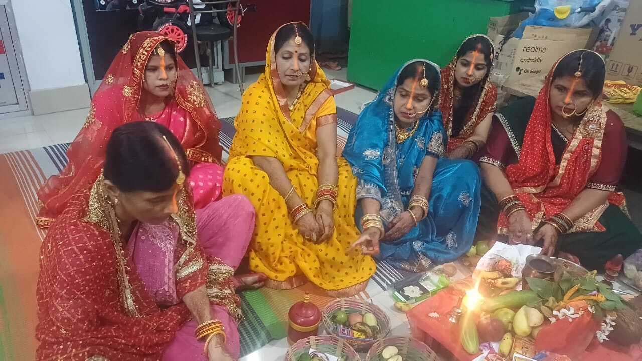 श्रद्धा के साथ मना तीज व चौठचंद्र पर्व