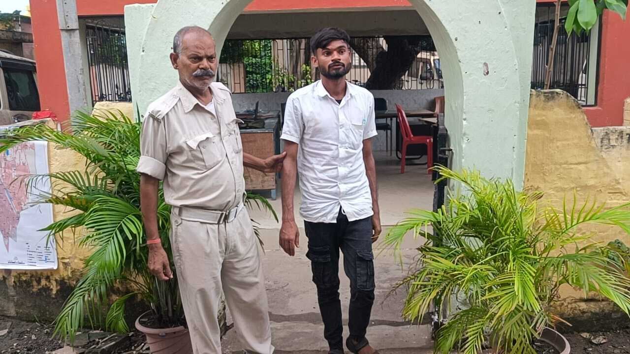 भांजा के बदले डीएलएड की परीक्षा देने पहुंचे मामा गिरफ्तार