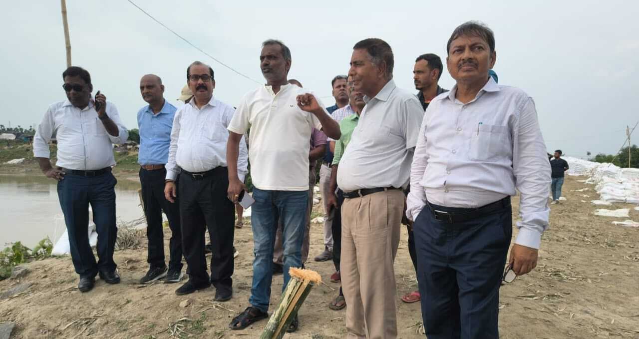 Bhagalpur news अपनी पुरानी धारा में लौटने को मचल रही गंगा नदी