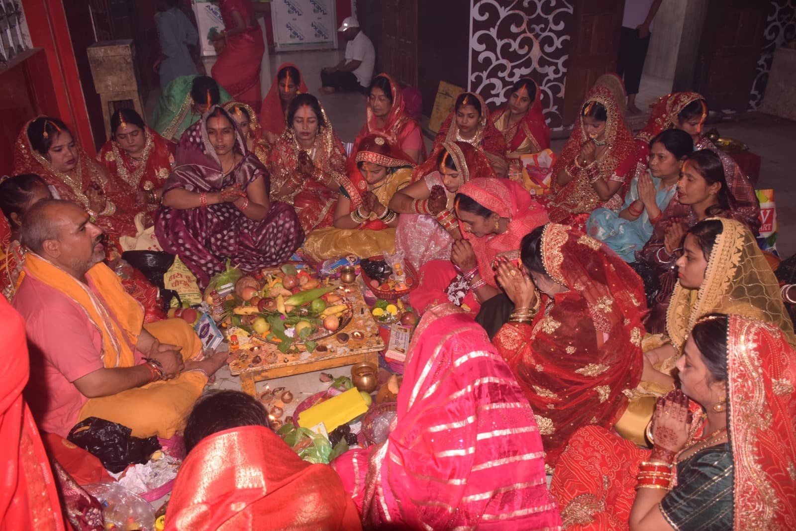 Dhanbad News : अंखड सुहाग के लिए सुहागिनों ने किया तीज का व्रत