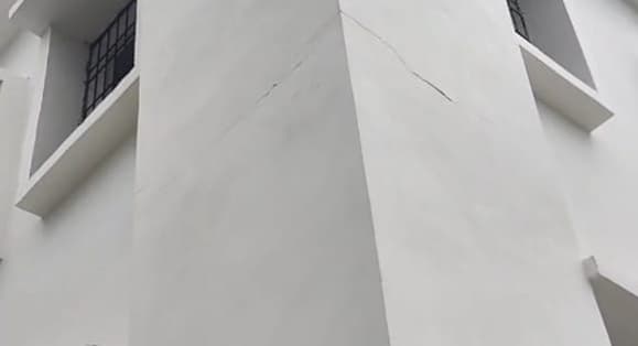 Motihari: उद्घाटन से पूर्व ही पंचायत सरकार भवन में आयी दरारें