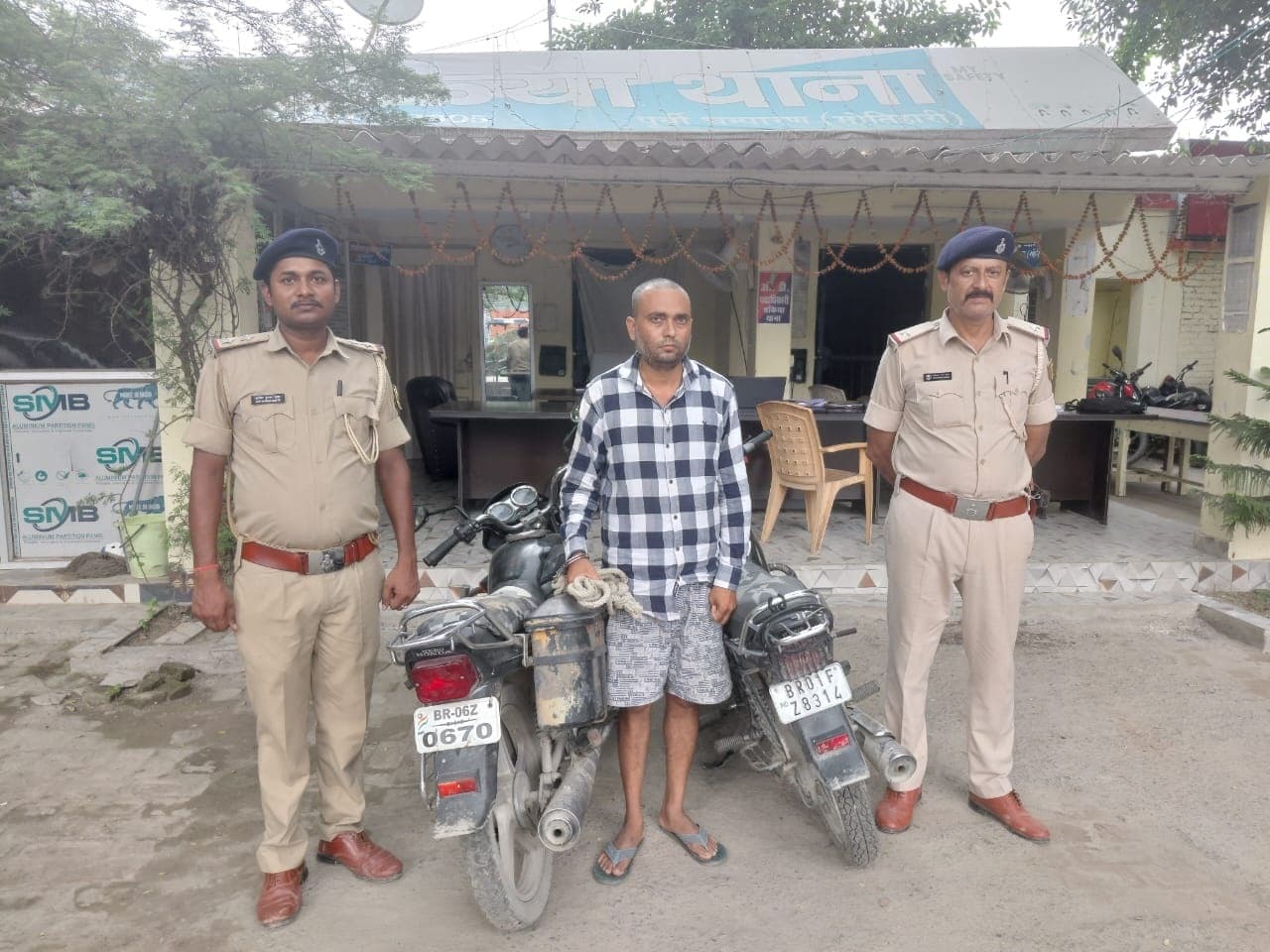 Motihari: चोरी की बाइक के साथ गिरोह का सदस्य गिरफ्तार