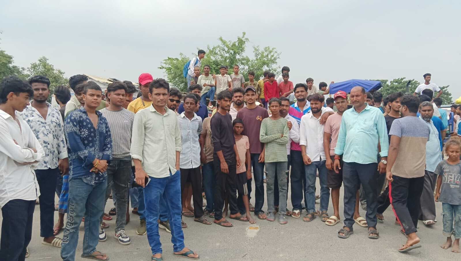 हरखुआ नहर में कूदी महिला का पांच दिन बाद भी नहीं मिला शव, आक्रोशित परिजनों ने किया रोड जाम