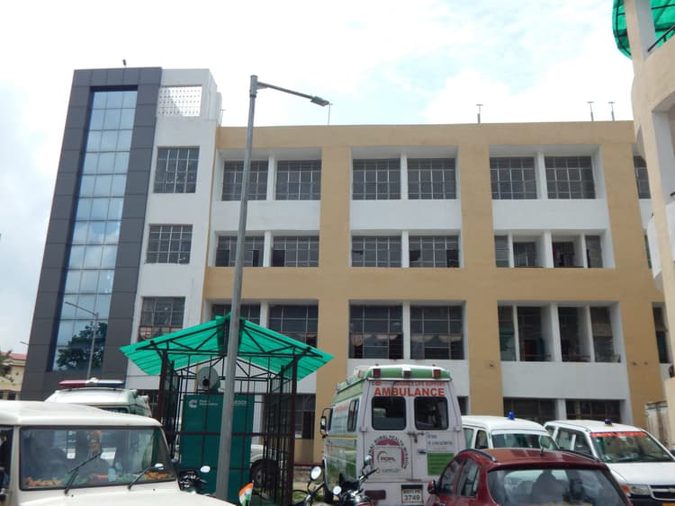 दो साल बाद भी नहीं शुरू हो सका सदर अस्पताल का आईसीयू, करोड़ों खर्च बेकार