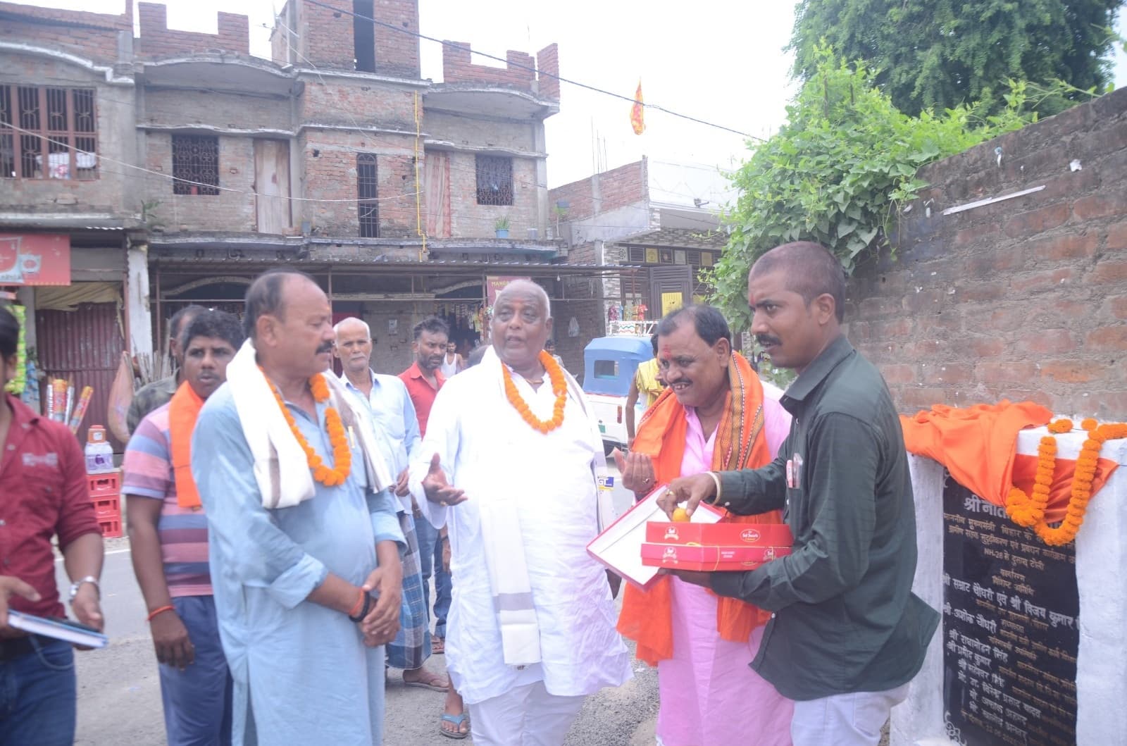 Motihari: 15 करोड़ की 14 सड़क योजनाओं का विधायक ने किया शिलान्यास