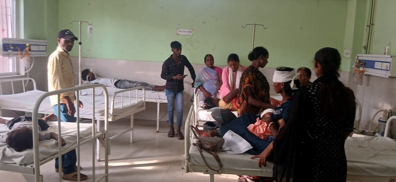 गोह में सड़क हादसा : भैंस से टकरायी बाइक, दो बच्चों सहित पांच जख्मी