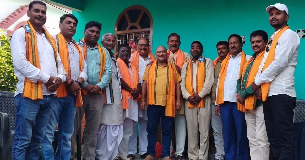 भाजपा के विभिन्न मोर्चा के पदाधिकारियों को किया सम्मानित