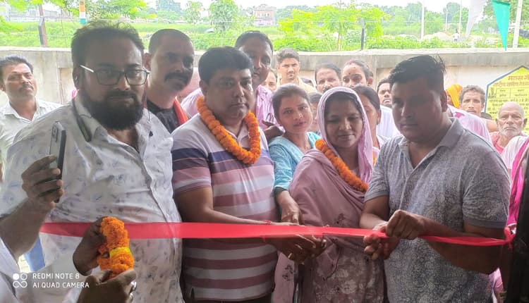 मुखिया ने किया उप स्वास्थ्य केंद्र का उद्घाटन