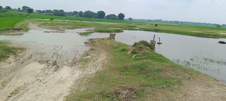 खपड़ा में कहीं सड़क जर्जर तो कहीं पुल का अभाव