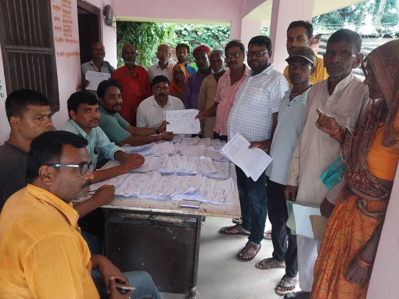 राजस्व विभाग पहुंचा आपके द्वार के तहत प्रथम कैंप का आयोजन