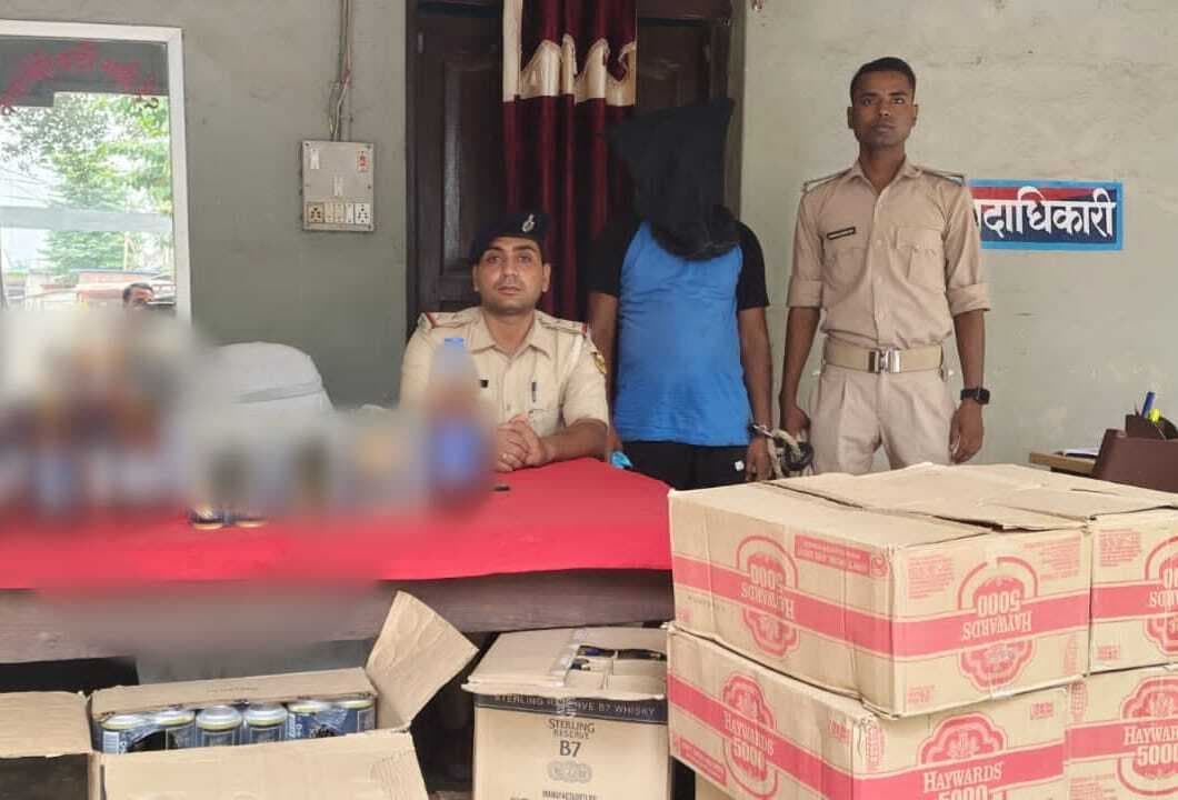 चार पहिया वाहन से 250 लीटर शराब बरामद, कर पूर्णिया का तस्कर धराया