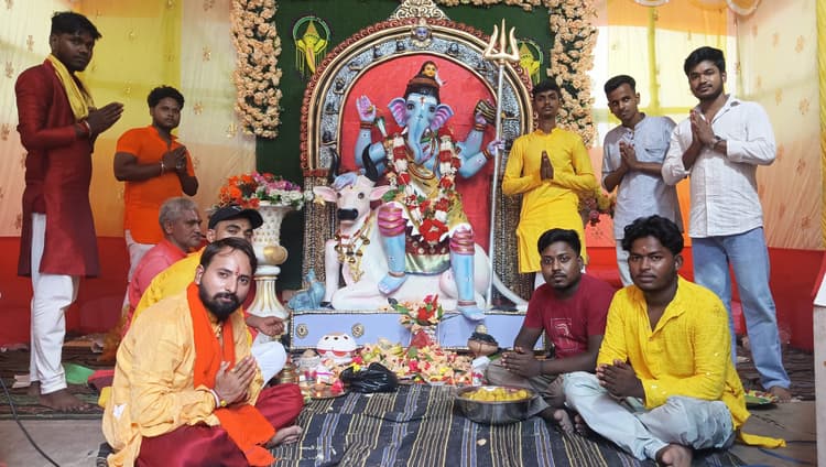 बारसोई में तीन दिवसीय गणपति पूजा धूमधाम से हुई प्रारंभ