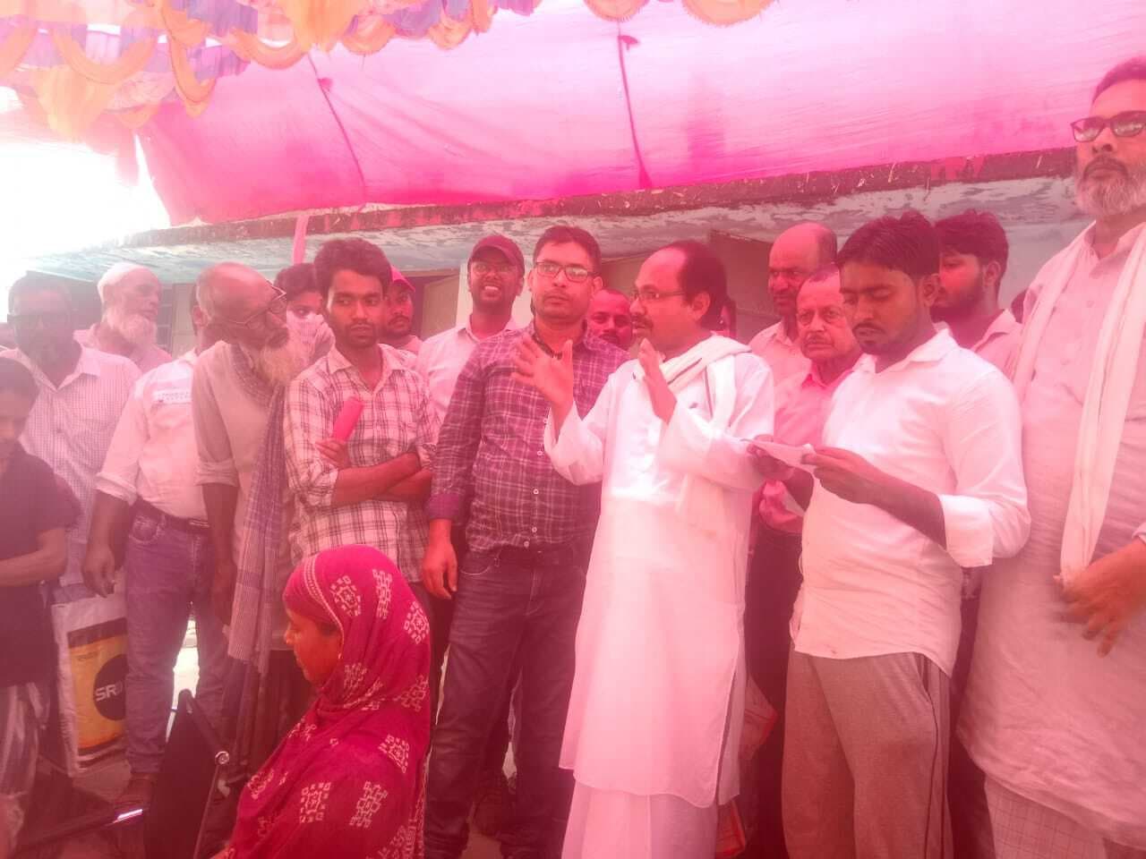 बघवा मनरेगा भवन में भूमि सुधार के लिए लगा शिविर