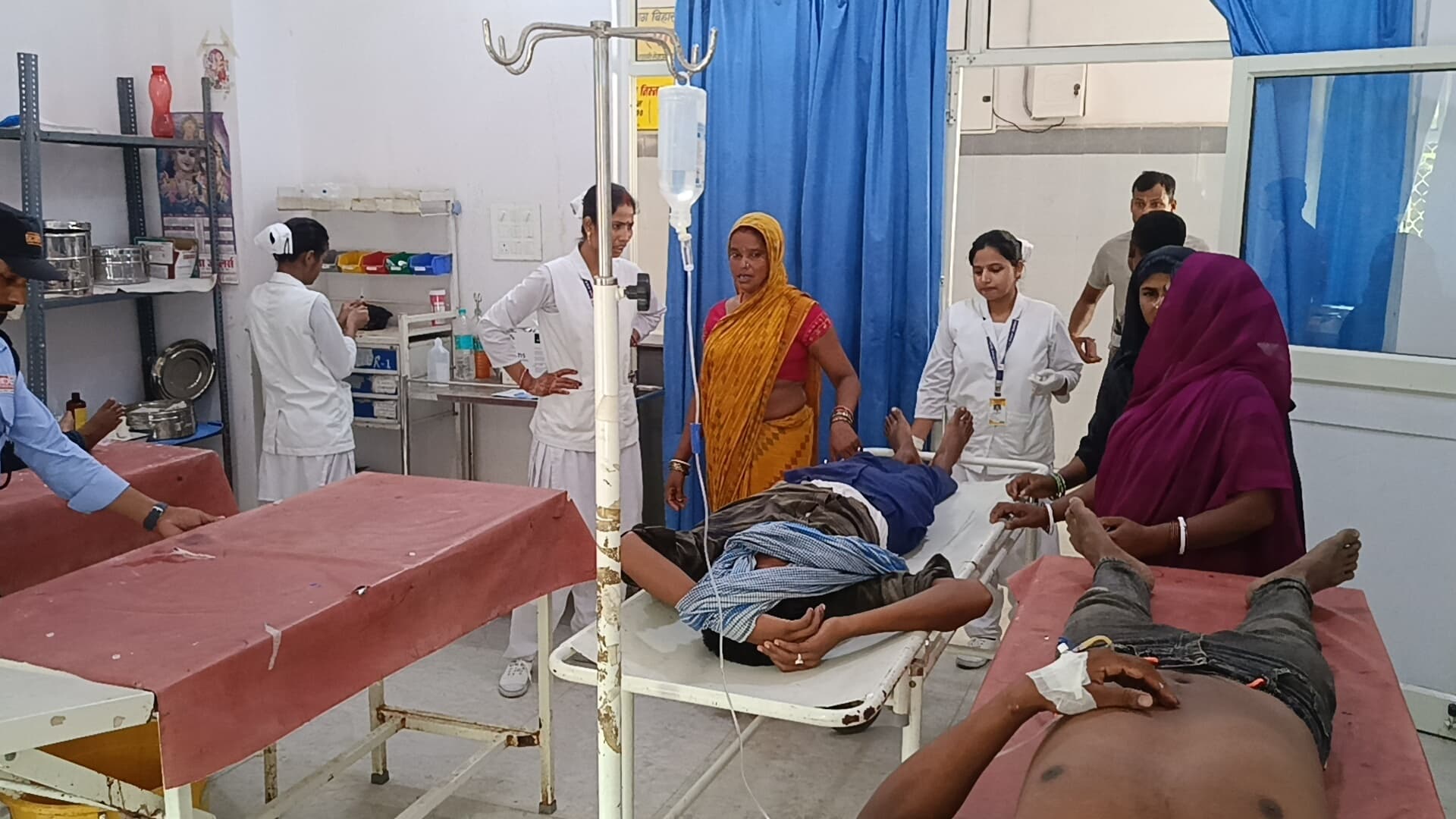 घरेलू विवाद में दो युवकों ने खाया जहर, अस्पताल में भर्ती