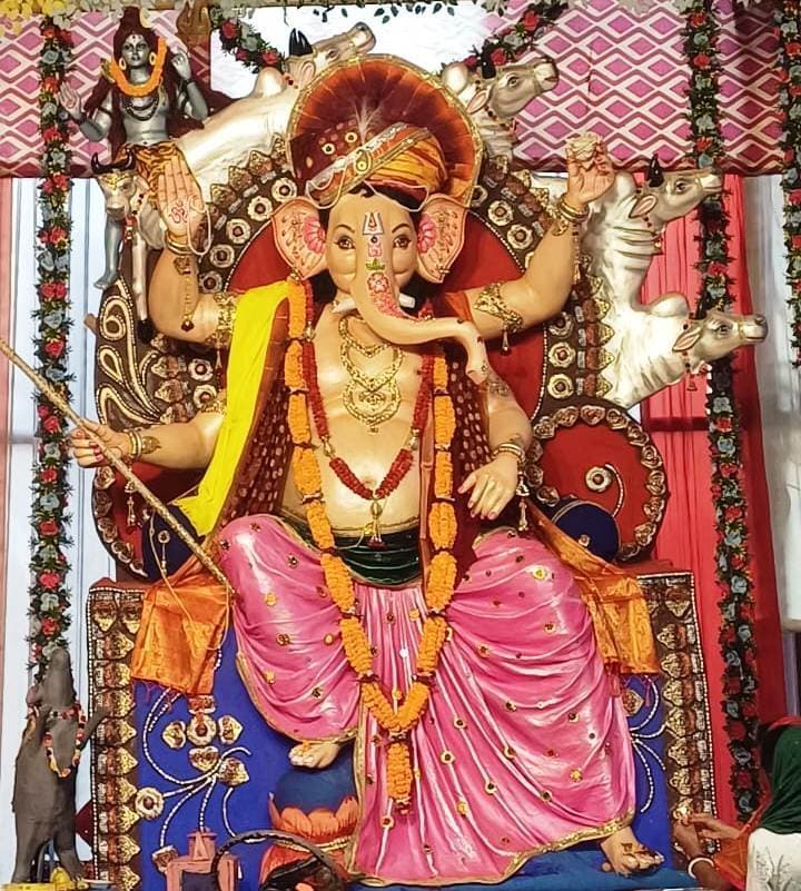 गणपति बप्पा मोरिया....... से गूंजा शहर, पूजा पंडालों में उमड़ी भीड़