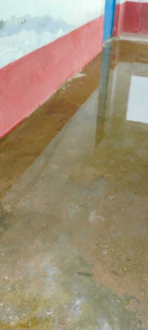 kaimur News : विद्यालय भवनों की मरम्मत के नाम पर करोड़ों खर्च, फिर भी छतों से टपक रहा पानी