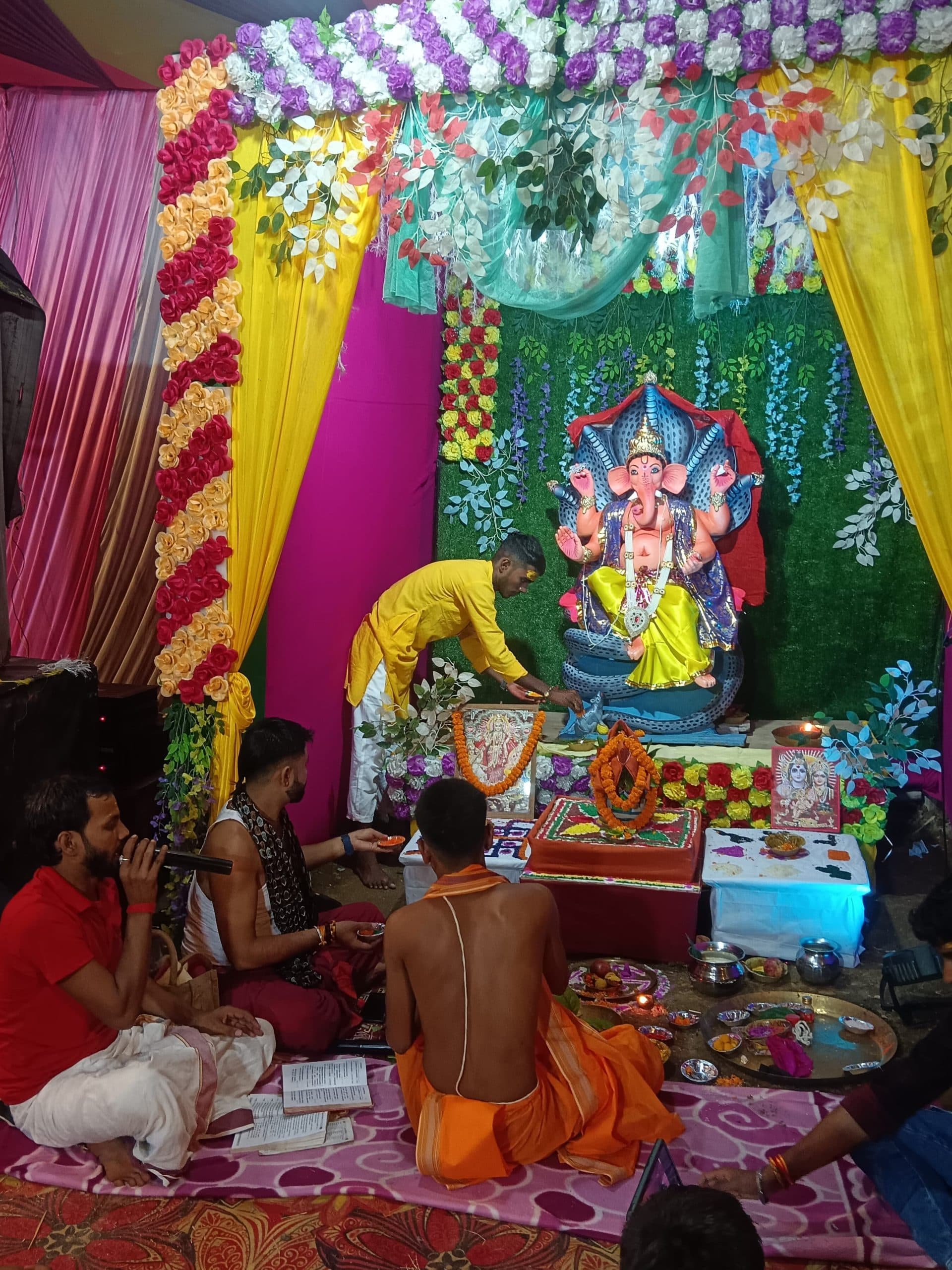 खैराखुर्द गांव में भक्तों ने भक्तिभाव से की गणेश पूजा