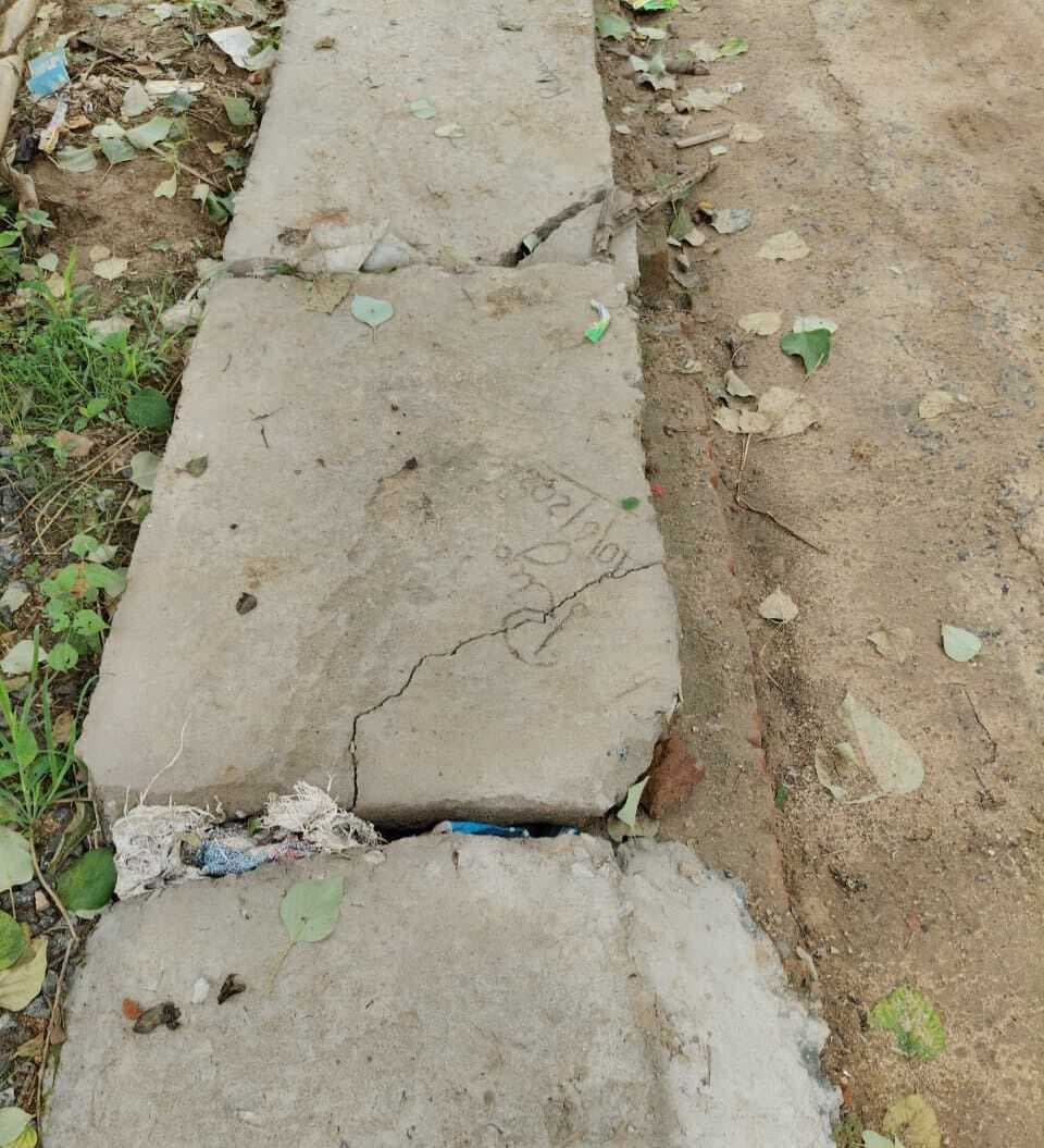 महुलीगढ़ में नव निर्मित नाला ध्वस्त, घटिया निर्माण को लेकर ग्रामीणों में आक्रोश