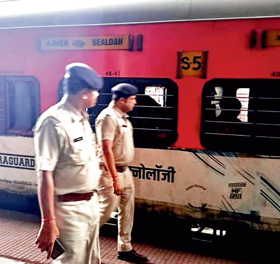 दुर्गापूजा को लेकर आसनसोल स्टेशन पर गहन जांच अभियान