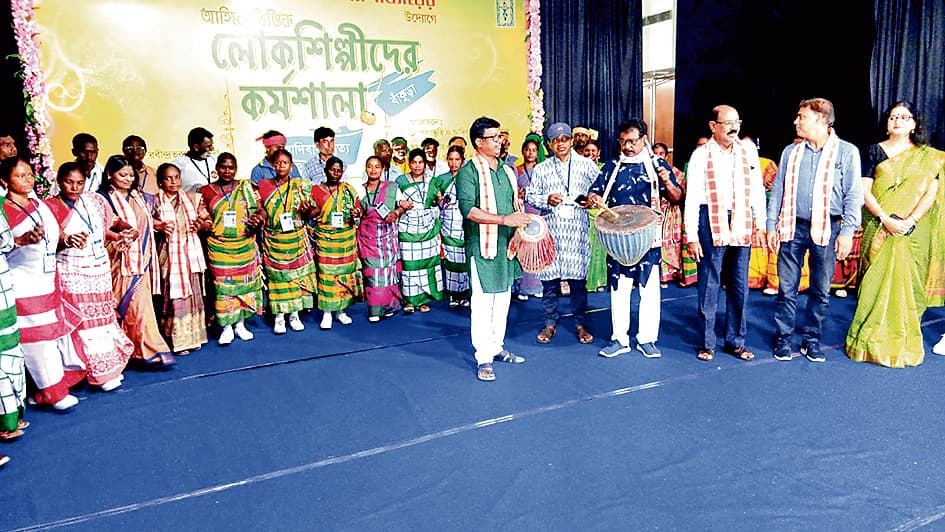 बांकुड़ा में आदिवासी नृत्य कलाकारों की हुई कार्यशाला