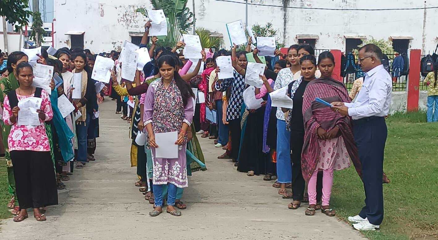 Madhubani News : स्नातक द्वितीय समेस्टर एमडीसी के आठ विषयों की हुई परीक्षा