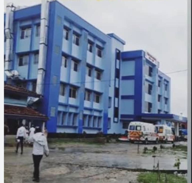 Madhubani News : अंग्रेजी दवा लिखने को मजबूर हो रहे आयुष चिकित्सक