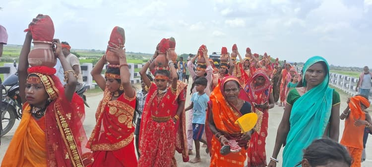 Darbhanga News: हरिनाही में गणेश पूजन को लेकर निकली कलश शोभा यात्रा