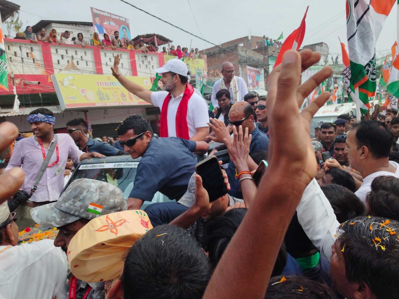 Darbhanga News: राहुल-तेजस्वी की वोटर अधिकार यात्रा में छलका लोगों का उत्साह, स्वागत में उमड़ा जन सैलाब