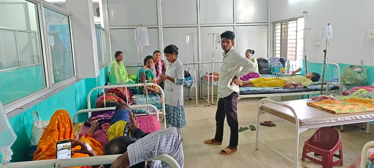 Seraikela Kharsawan News : मौसम बदलते ही बढ़ीं बीमारियां वायरल व टाइफाइड का प्रकोप